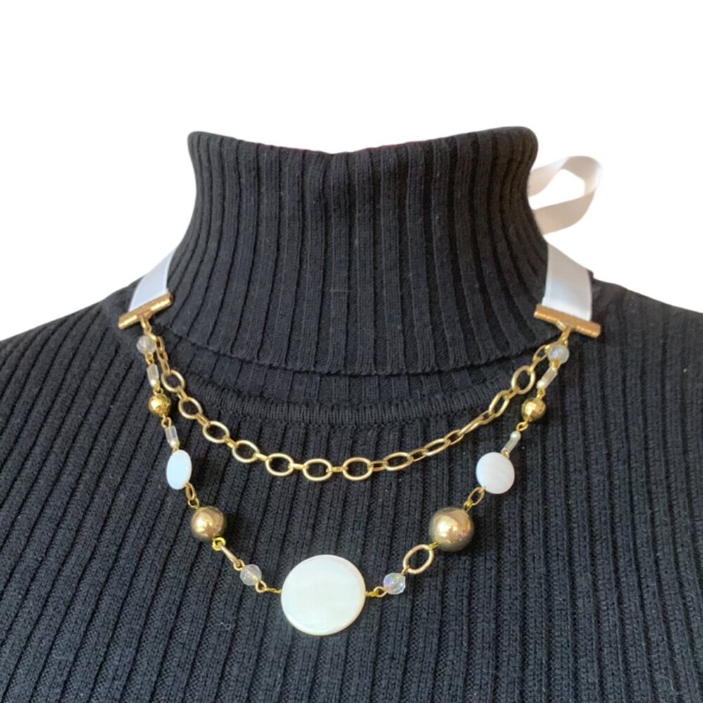 CREATION -Short necklace double layers with ribbon attach Gold and White